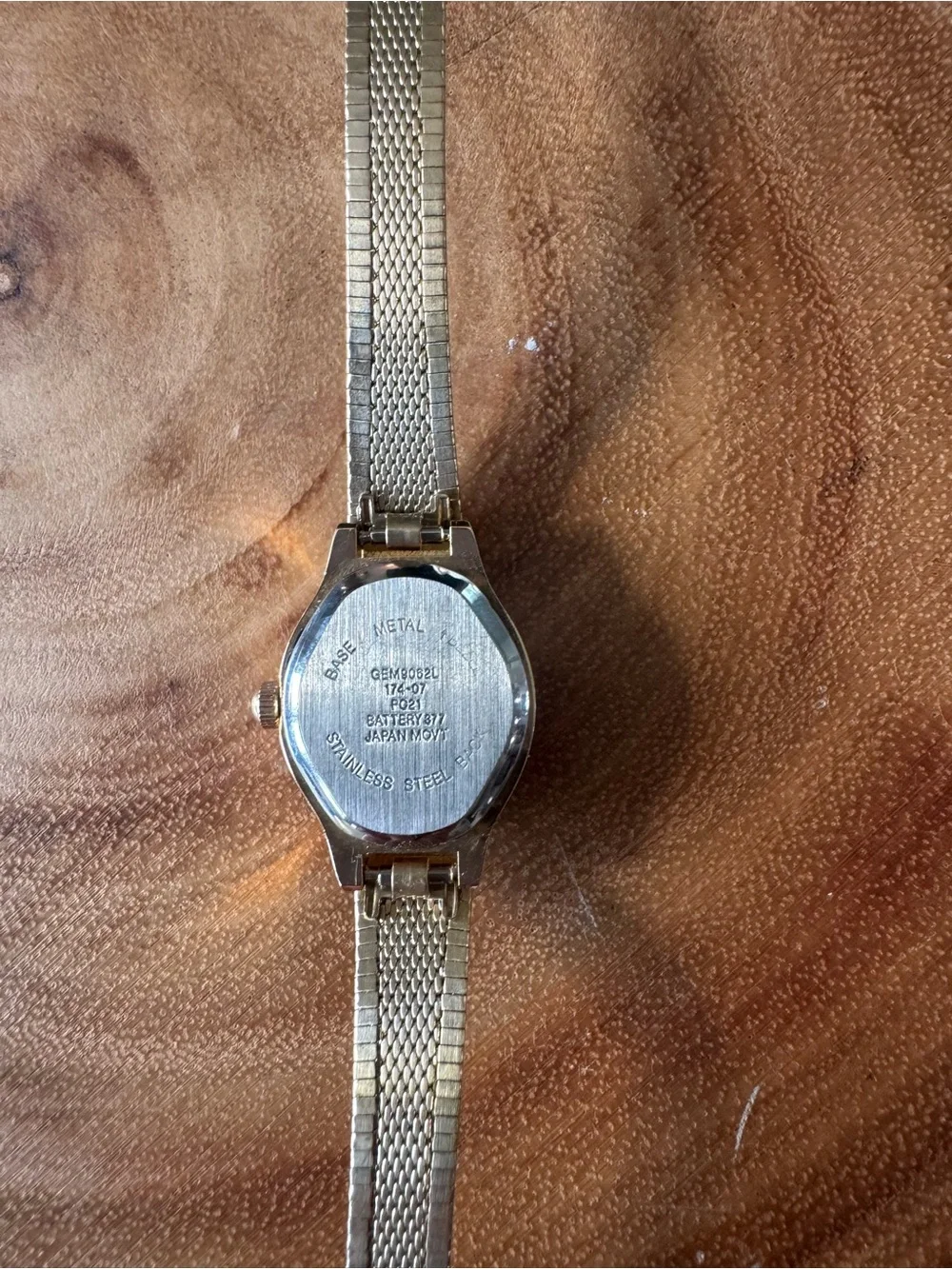 Bass Gold-tone Women's Quartz Stretch Bracelet Watch with Mother-of-Pearl Dial